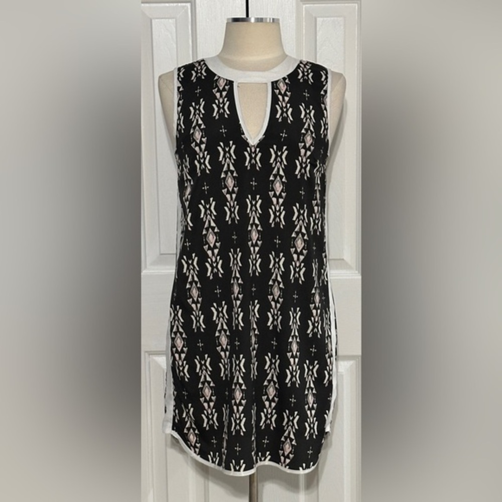 Asher by Fab’rik Black & Ivory Geometric Shift Dress Size M